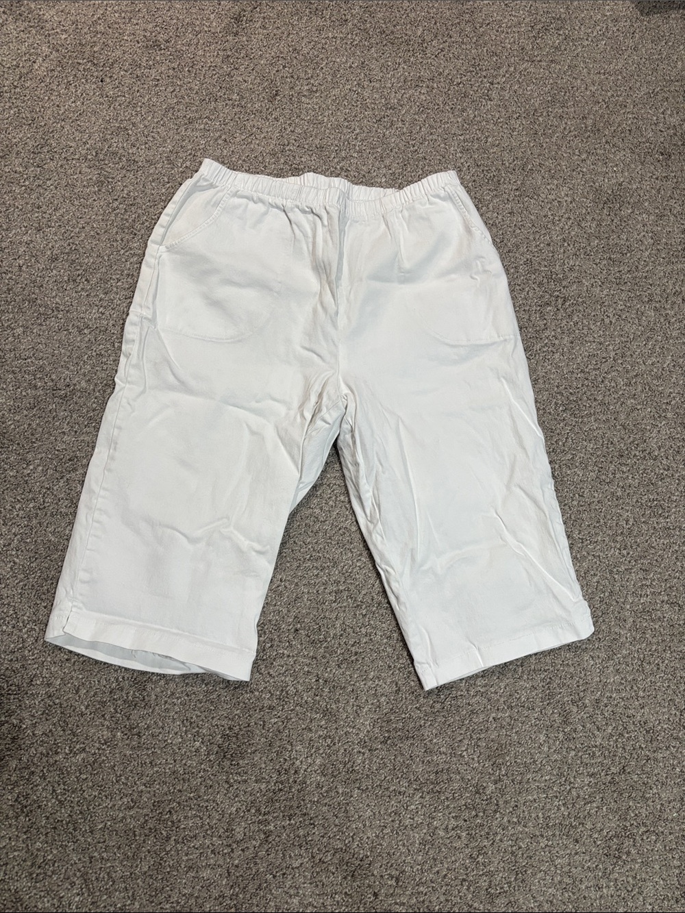 D & CO White Elastic Waist Denim Capris